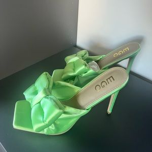 *BRAND NEW* EGO OPEN TOE BOW MULE HEELS